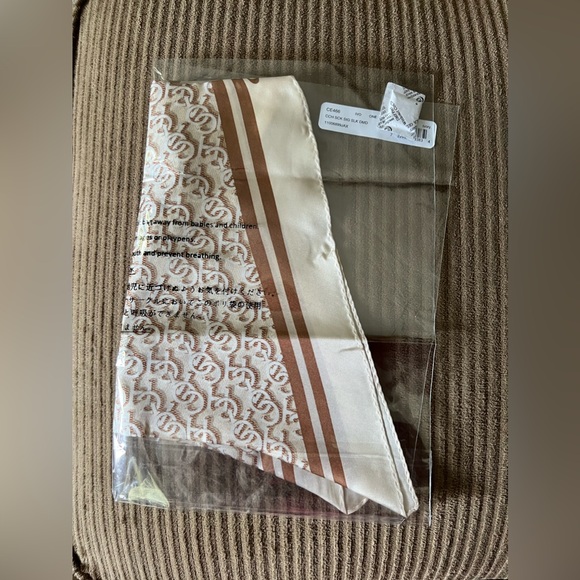 Coach Stacked Coach Print Silk Diamond Scarf nwt in packaging - Picture 3 of 3